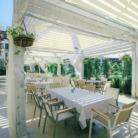 Sunny Luxurious Studio With Pool And Garden