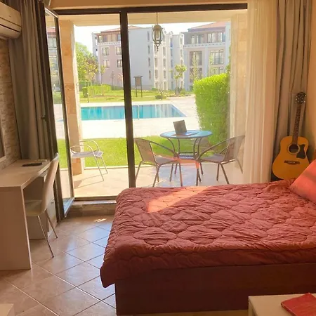 Sunny Luxurious Studio With Pool And Garden