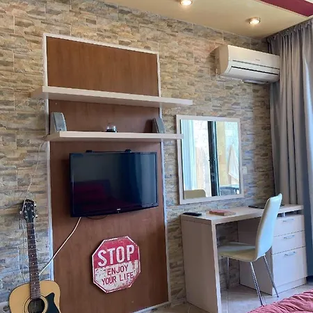 Apartament Sunny Luxurious Studio With Pool And Garden